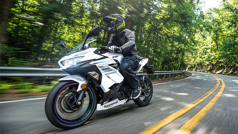 Kawasaki Ninja 400 ABS Upright Driving