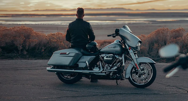 Harley Street Glide Photo 1